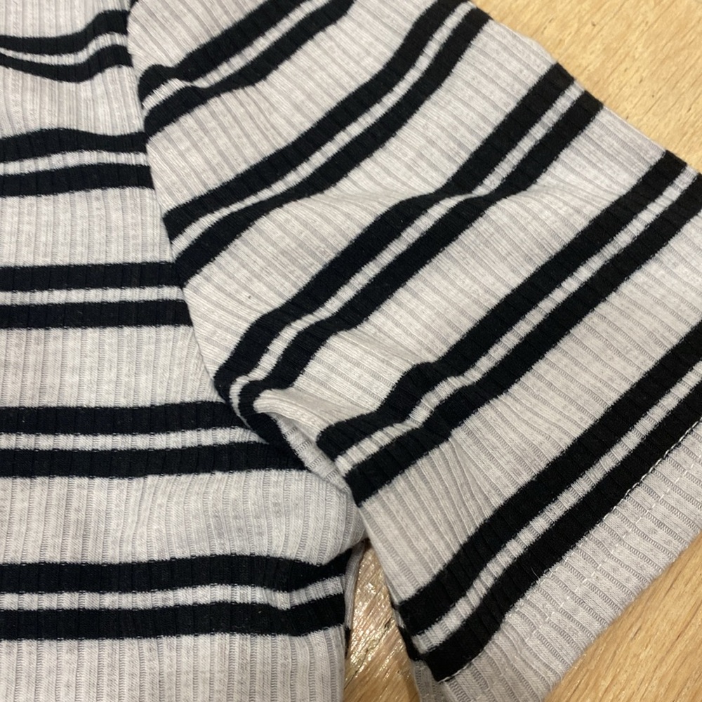 Comfy Ribbed T-Shirt - Large - Picture 4 of 8